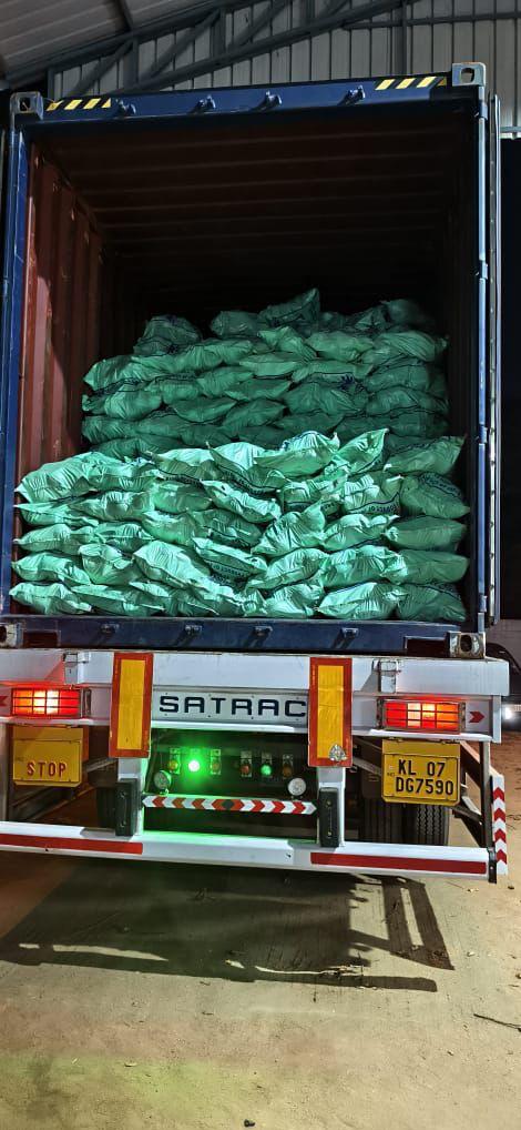 Sacks loaded at the container rear